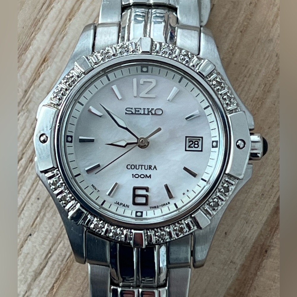 Seiko Coutura Diamonds Ladies Watch Pearl Dial Date Window Stainless Bracelet